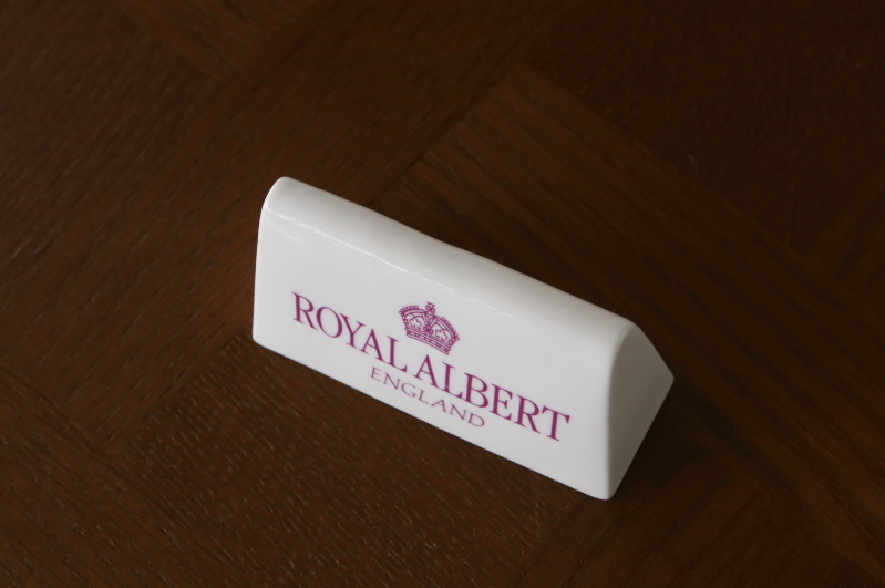 ROYAL ALBERTのショップディスプレーサイン　イギリス　アンティークストリュフ