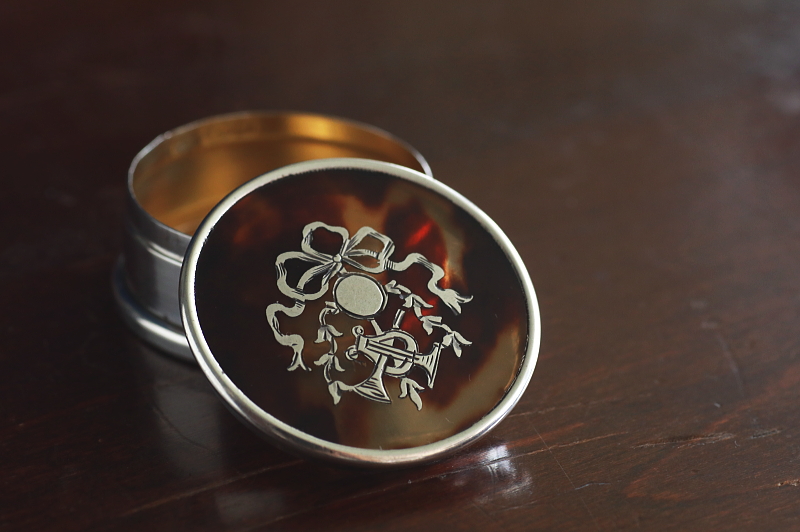 ピクウェのシルバーピルケース　べっ甲　スターリングシルバー　イギリス