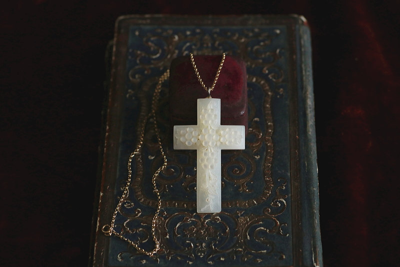 ベツレヘムパール　花十字ペンダント　パレスチナ　アンティークストリュフ