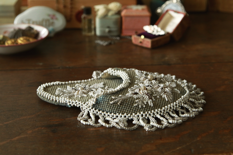 ヴィクトリアンビーズワークウォッチポケット　イギリス　アンティークストリュフ