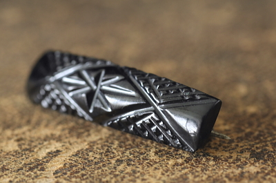 ヴィクトリアンジェットブローチ　アンティークジュエリー　ヴィンテージアクセサリー　アンティークストリュフ