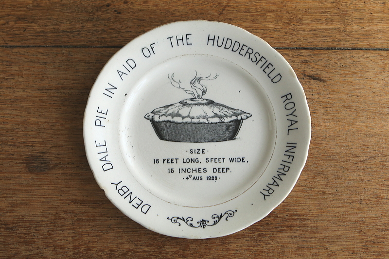 デンビーデールのパイ絵皿　イギリス アンティークストリュフ