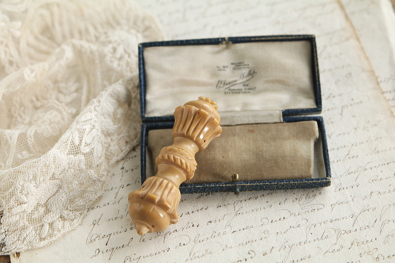 ベジタブルアイボリーニードルケース　ヴィクトリアン　イギリス アンティークストリュフ