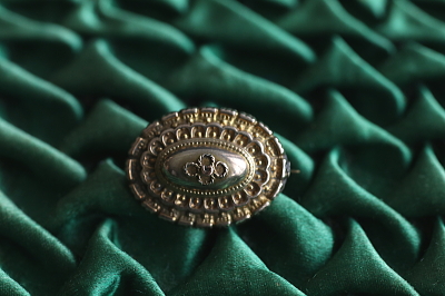 ヴィクトリアン　ホロウメタルブローチ　アンティークジュエリー　ヴィンテージアクセサリー　イギリス　ヨーロッパ　アンティークストリュフ 20251211