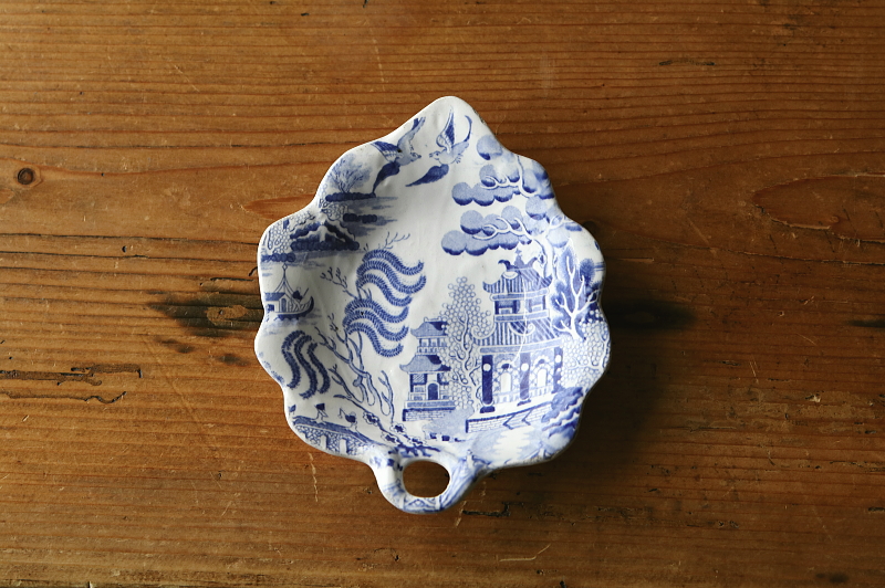 ヴィクトリアンブルーウイロー　リーフディッシュ　イギリス　アンティークストリュフ