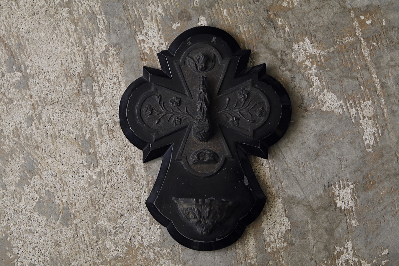 石の十字架の聖水盤　フランス　アンティークストリュフ