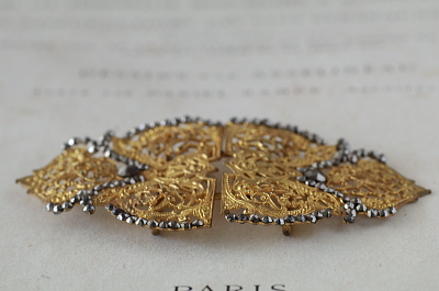 カットスチールのフィリグリーブロンズバックル　フランス　アンティークストリュフ