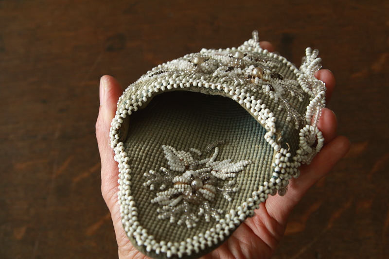 ヴィクトリアンビーズワークウォッチポケット　イギリス　アンティークストリュフ