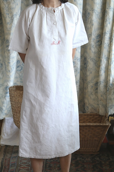 イニシャル刺繍のリネンナイティ　フランス　アンティークストリュフ 20250716