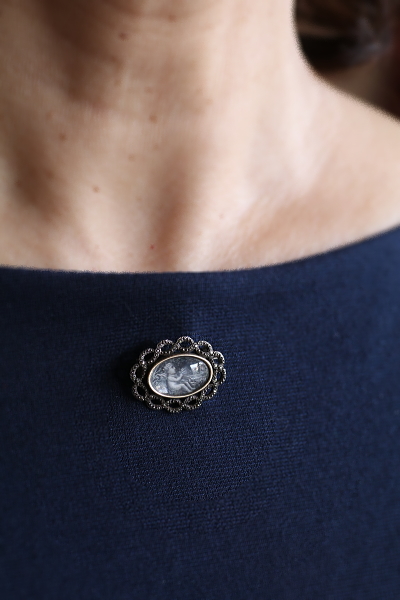 ミニアチュールの天使　マーカサイトシルバーブローチ　フランス　アンティークストリュフ