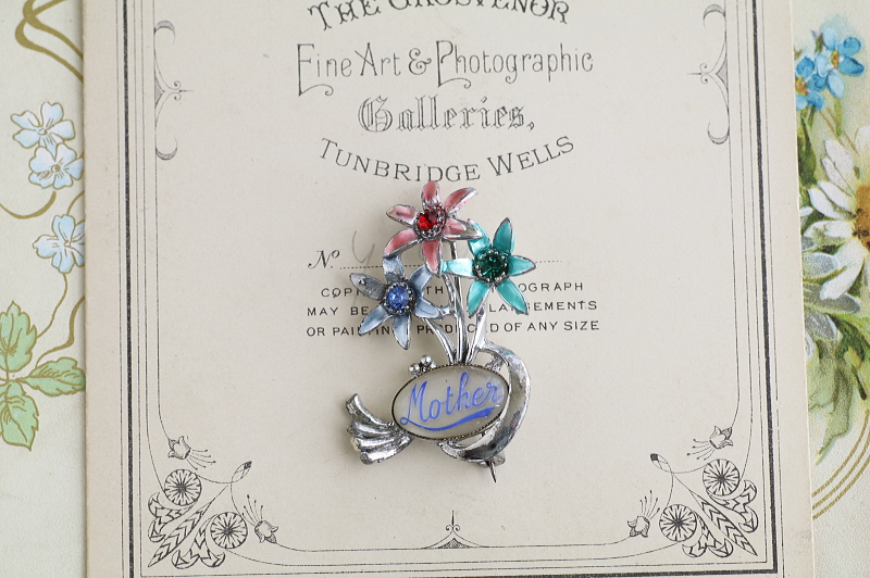 ヴィンテージスーベニール　マザーブローチ　イギリス アンティークストリュフ