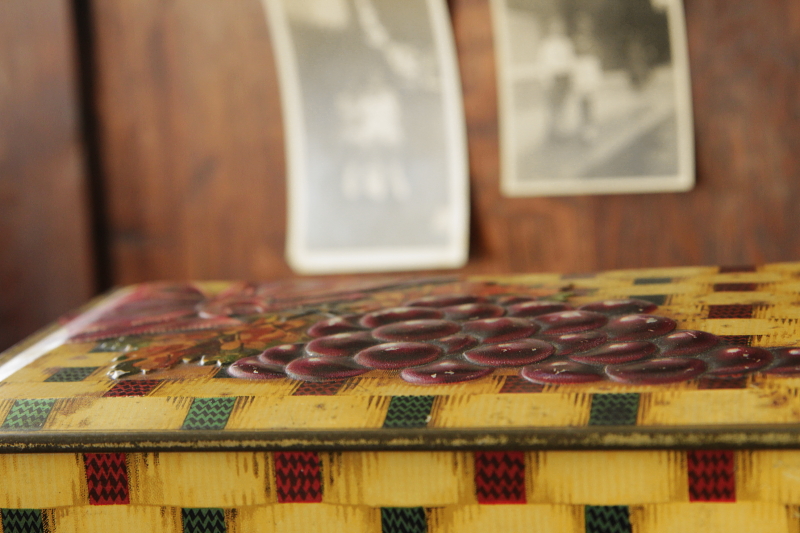 アンティークブリキ缶　葡萄　バスケット　ビスケットティン　イギリス