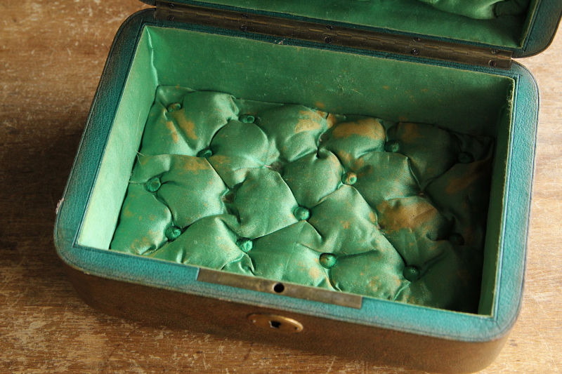 アンティークレザージュエリーボックス　モノグラム　フランス