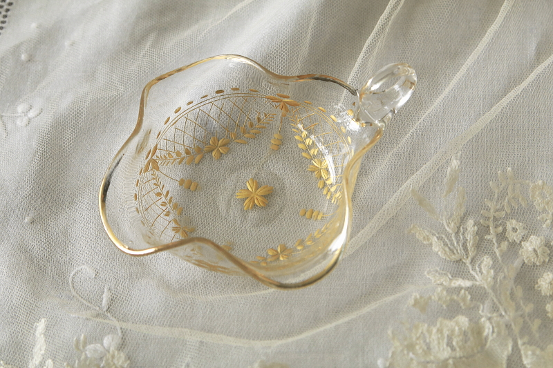 金彩のガラスハンドルディッシュ　花模様　フランス　アンティークストリュフ