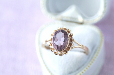 オーバルカットアメシストリング　イギリス　アンティークストリュフ