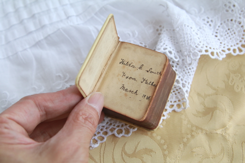 天使のセルロイド表紙祈祷書　エンジェルズヘッズ　ジョシュア・レイノルズ　イギリス　アンティークストリュフ