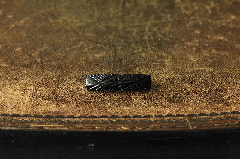 ヴィクトリアンジェットブローチ　アンティークジュエリー　ヴィンテージアクセサリー　アンティークストリュフ