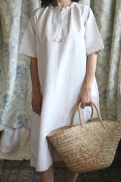 イニシャル刺繍のリネンナイティ　フランス　アンティークストリュフ 20250716