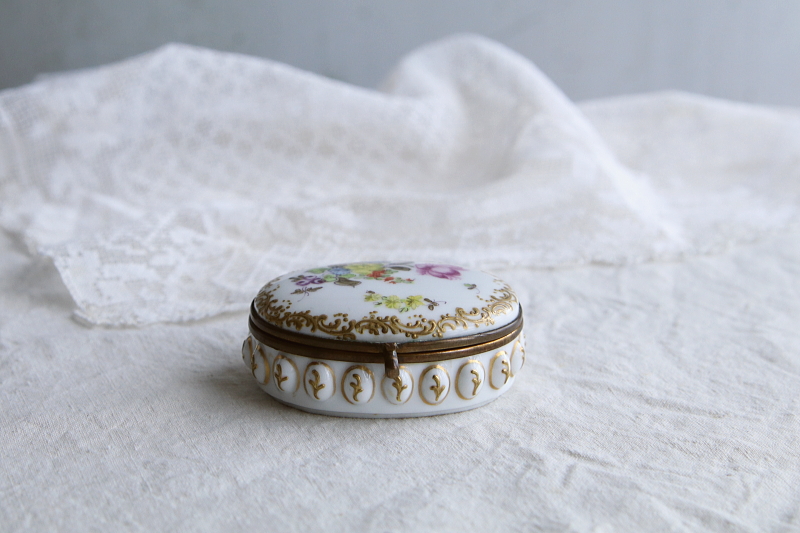 手描きの薔薇のポーセリンケース　ドイツ　アンティークストリュフ