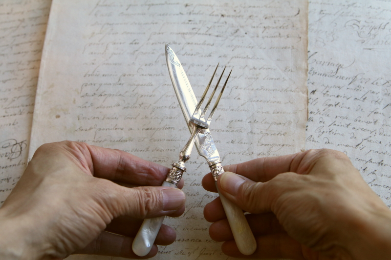 マザーオブパールハンドルデザートナイフ＆フォーク　イギリス　アンティークストリュフ