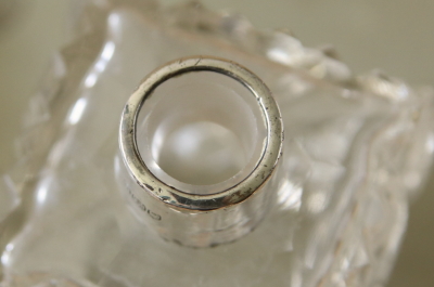 銀巻きのカットガラスパフュームボトル　イギリス アンティークストリュフ