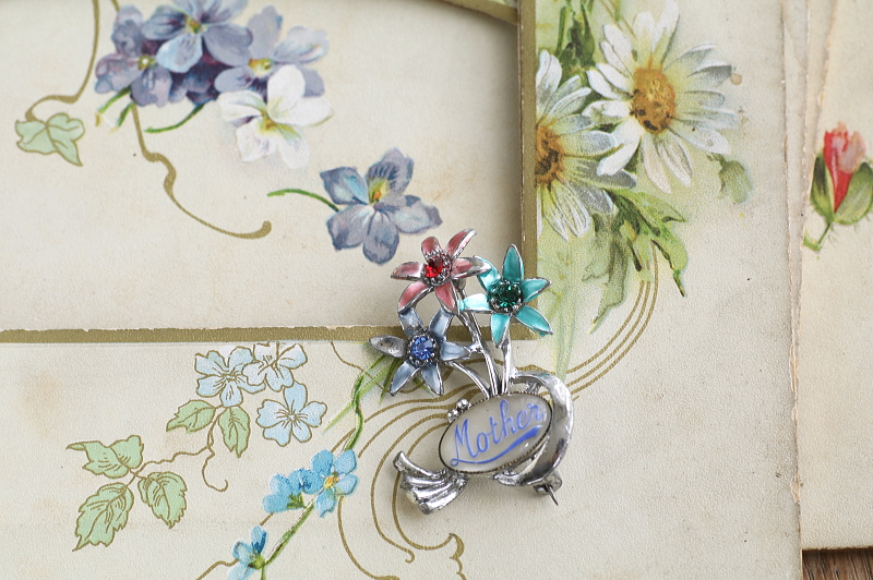 ヴィンテージスーベニール　マザーブローチ　イギリス アンティークストリュフ