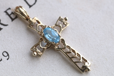 ブルートパーズ　ゴールドクロスペンダント　イギリス　アンティークストリュフ　 20251218