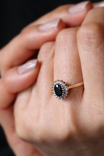 オーバルブルーサファイア　ダイヤモンドリング　イギリス　アンティークストリュフ