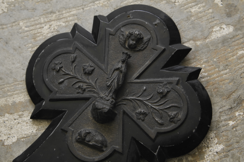 石の十字架の聖水盤　フランス　アンティークストリュフ