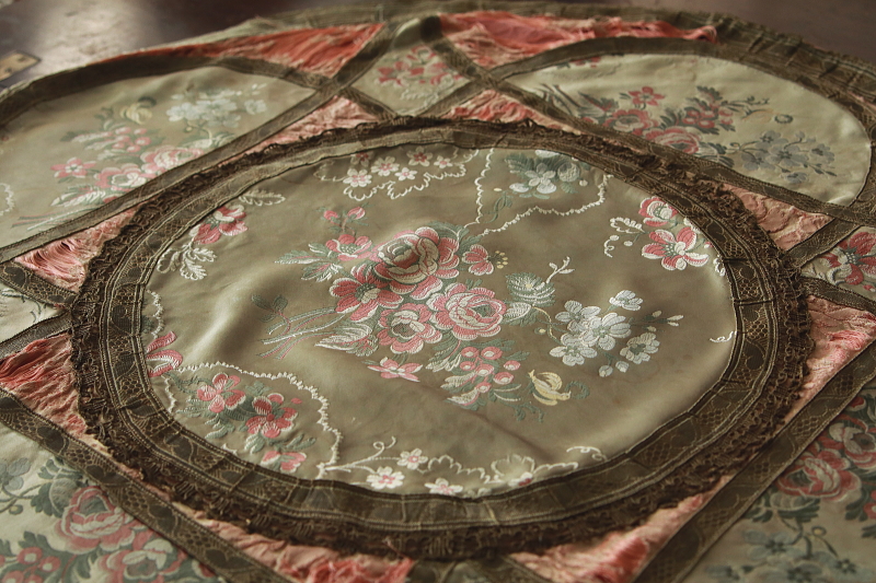 薔薇のシルクマット　フランス　アンティークストリュフ