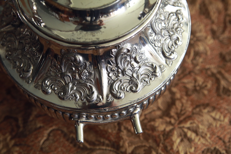 薔薇のレリーフのティーケトルアンドスタンド　philip ashberry and sons ヴィクトリアン　イギリス　アンティークストリュフ