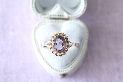 オーバルカットアメシストリング　イギリス　アンティークストリュフ