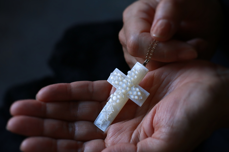 ベツレヘムパール　花十字ペンダント　パレスチナ　アンティークストリュフ