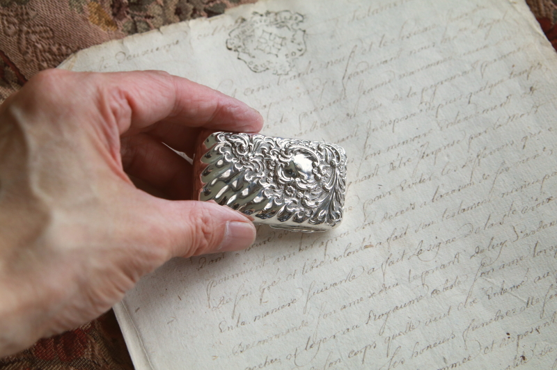 ロココレリーフシルバースナッフボックス　A.ChickandSons　ピルケース　イギリス　アンティークストリュフ