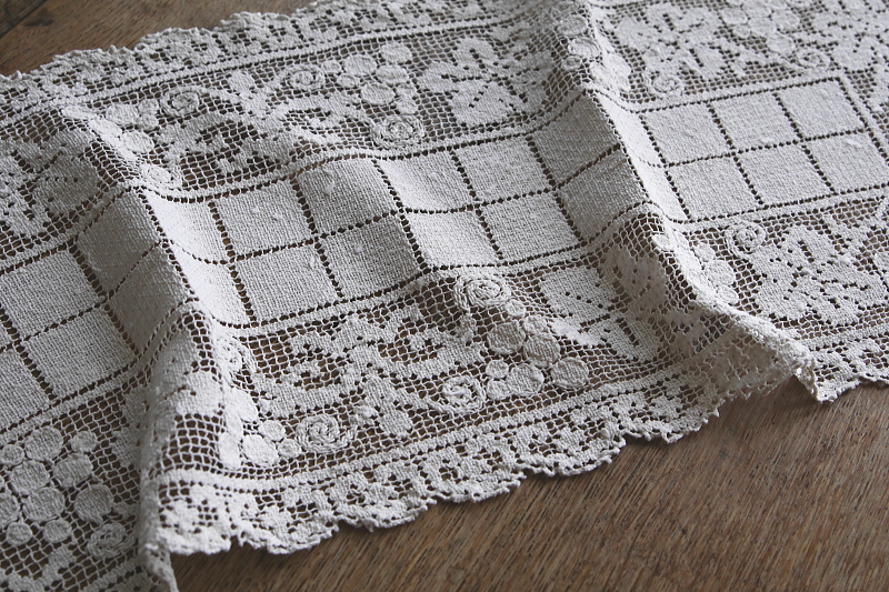 葡萄のフィレレーステーブルランナー　イギリス　アンティークストリュフ