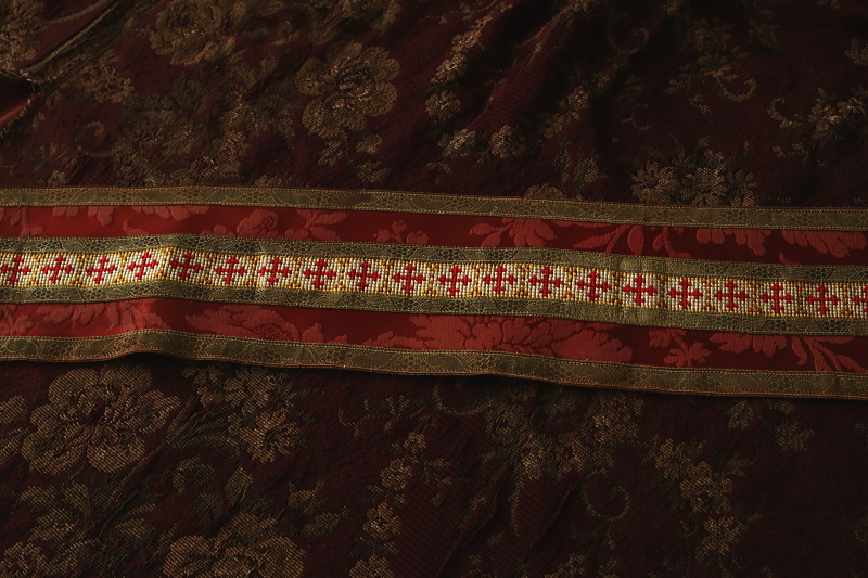 シルクダマスクとプチポワン　祭服の装飾　十字架　フランス　アンティークストリュフ