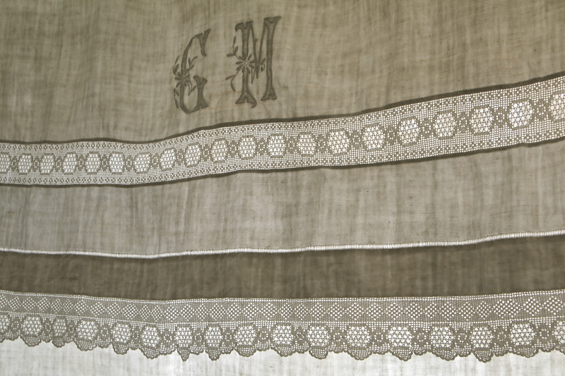 花文字刺繍とクロッシェのリネンシーツ　フランス　アンティークストリュフ