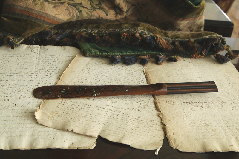 花鳥柄　オリーブウッドページターナー　ヴィクトリアン　イギリス　アンティークストリュフ