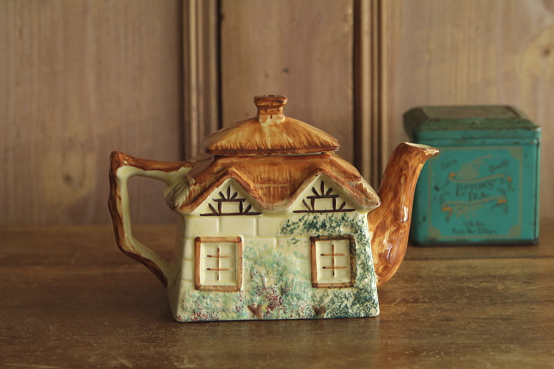 カントリーコテージティーポット　price and kensington PARAMOUNT POTTERY　アンティークストリュフ