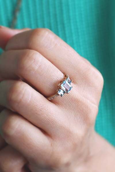 着装モデルの中指サイズは11号です。