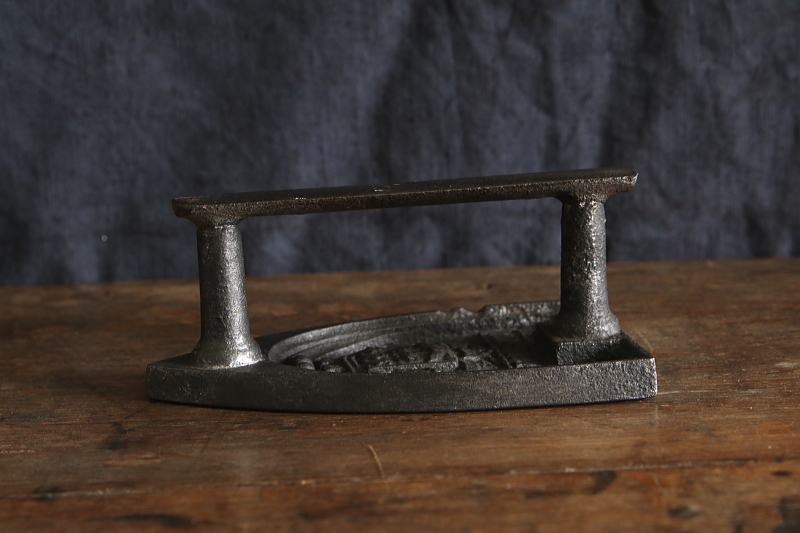 鋳鉄のフレンチアイロン　フランス アンティークストリュフ 20260109