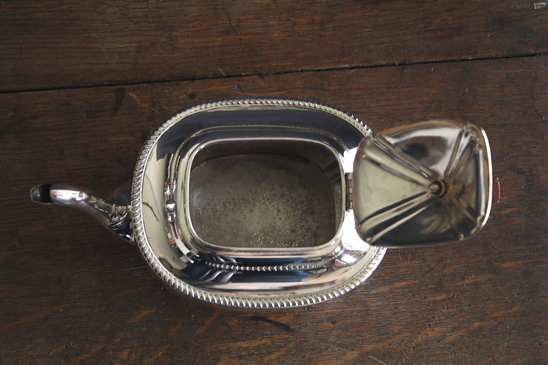 シルバープレートティー4点セット　イギリス　アンティークストリュフ