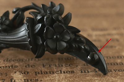 ヴィクトリアンヴォルカナイトブローチ　三日月　フラワーベース　イギリス　アンティークストリュフ