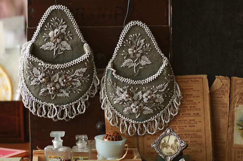 ヴィクトリアンビーズワークウォッチポケット　イギリス　アンティークストリュフ