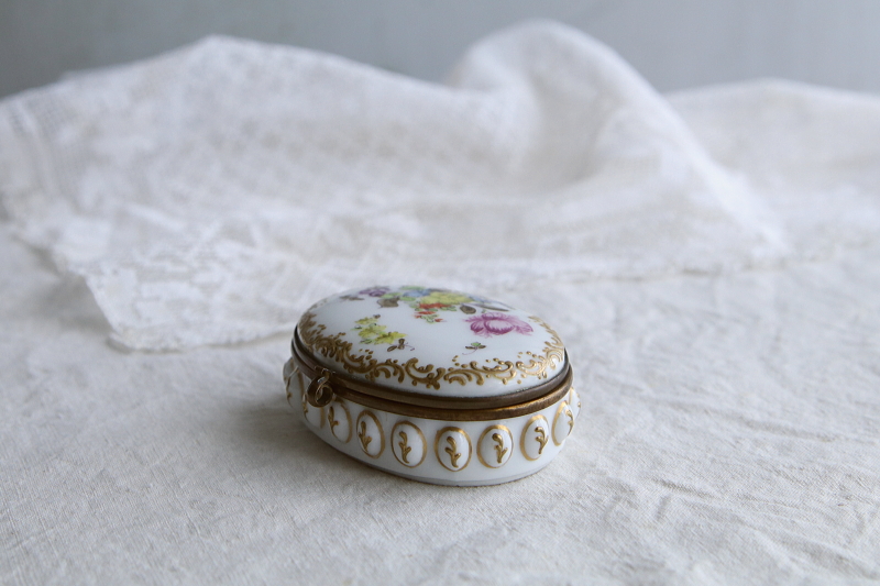 手描きの薔薇のポーセリンケース　ドイツ　アンティークストリュフ