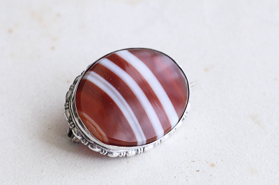 スコティッシュアゲートシルバーブローチ　スコットランド　アンティークストリュフ