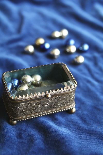 ガラスの蓋のジュエリーボックス　フランス アンティークストリュフ 20251205