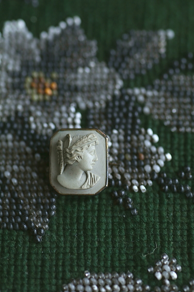 ヴィクトリアン　ラーヴァカメオブローチ　アンティークジュエリー　アクセサリー　イギリス　アンティークストリュフ 20251211