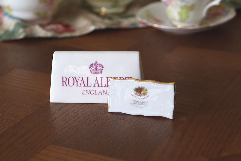 ROYAL ALBERTのショップディスプレーサイン　イギリス　アンティークストリュフ