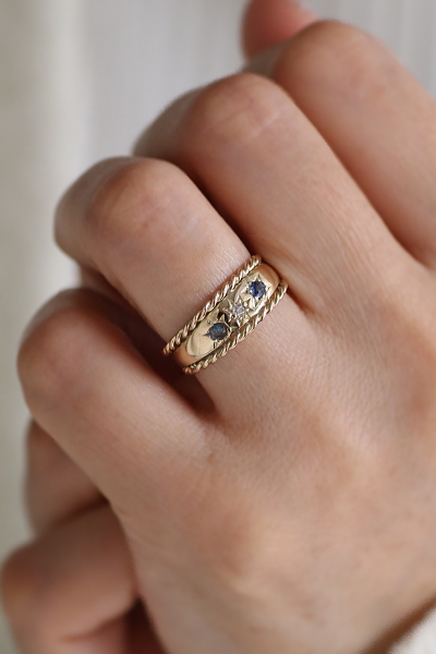 ダイヤアンドブルーサファイア　ロープエッジジプシーリング　イギリス　アンティークストリュフ